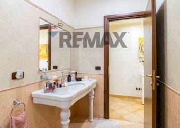 Bagno - Three-room apartment Via Matteo Gaudioso
 
11, Catania - photo 12