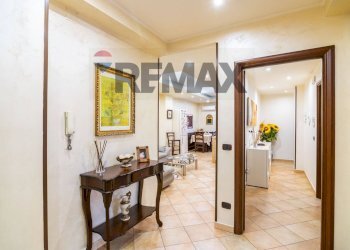 Hall / corridoio - Three-room apartment Via Matteo Gaudioso
 
11, Catania - photo 16