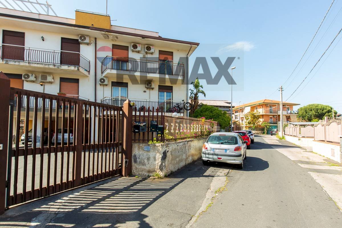 Edificio all\'aperto - Trilocale Via Del Pino
15, Misterbianco - foto 2