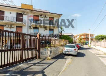 Edificio all\'aperto - Trilocale Via Del Pino
 
15, Misterbianco - foto 2
