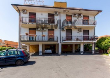 Edificio all\'aperto - Trilocale Via Del Pino
 
15, Misterbianco - foto 1