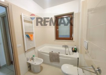 Bagno - Bilocale Via Augusto Camerini
 
51, Roma - foto 15