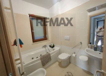 Bagno - Bilocale Via Augusto Camerini
 
51, Roma - foto 16