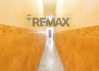 Hall / corridoio - Three-room apartment Via Cave Villara'
 
33, Catania - photo 12