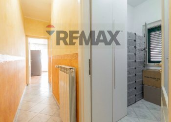 Hall / corridoio - Three-room apartment Via Cave Villara'
 
33, Catania - photo 13