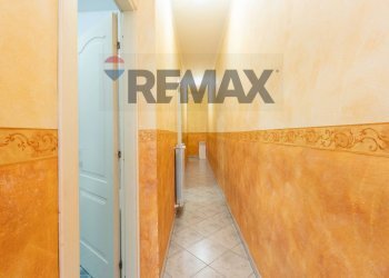 Hall / corridoio - Three-room apartment Via Cave Villara'
 
33, Catania - photo 14