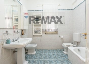 Bagno - Three-room apartment Via Cave Villara'
 
33, Catania - photo 15