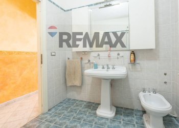 Bagno - Three-room apartment Via Cave Villara'
 
33, Catania - photo 16