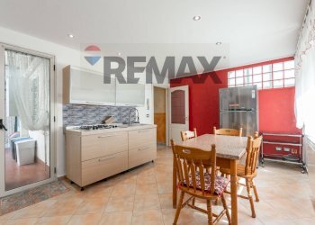 Sala da pranzo - Three-room apartment Via Cave Villara'
 
33, Catania - photo 20