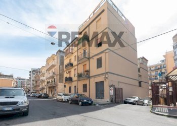 Edificio all\'aperto - Three-room apartment Via Cave Villara'
 
33, Catania - photo 27
