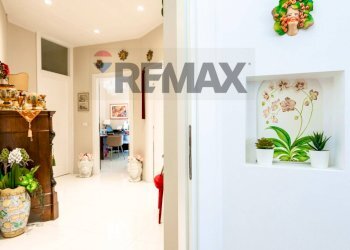 Hall / corridoio - Four-room apartment Via Orchidea
 
4, Catania - photo 10