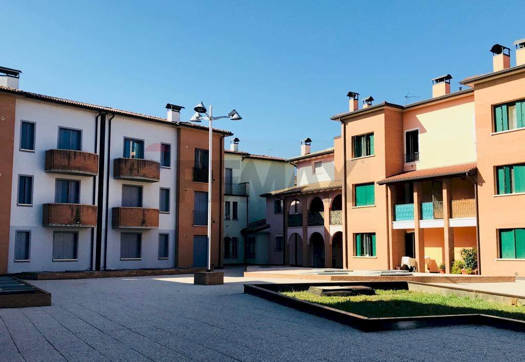 Edificio all\'aperto - Two-room apartment Via Villa Santa Maria
 
73, Viadana - photo 1