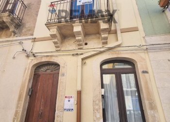 Edificio all\'aperto - Independent house Via Epicarmo
 
62, 64, Augusta - photo 1