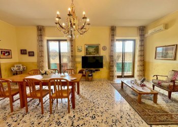 Sala da pranzo - Four-room apartment Via Campo Sportivo
 
10, San Felice a Cancello - photo 4
