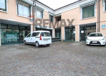 Edificio all\'aperto - Negozio Piazzetta Aldo Moro
 
15, Mestrino - foto 7