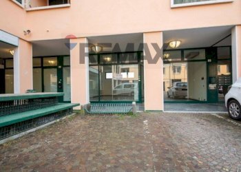 Edificio all\'aperto - Negozio Piazzetta Aldo Moro
 
15, Mestrino - foto 10