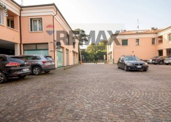 Edificio all\'aperto - Negozio Piazzetta Aldo Moro
 
15, Mestrino - foto 11