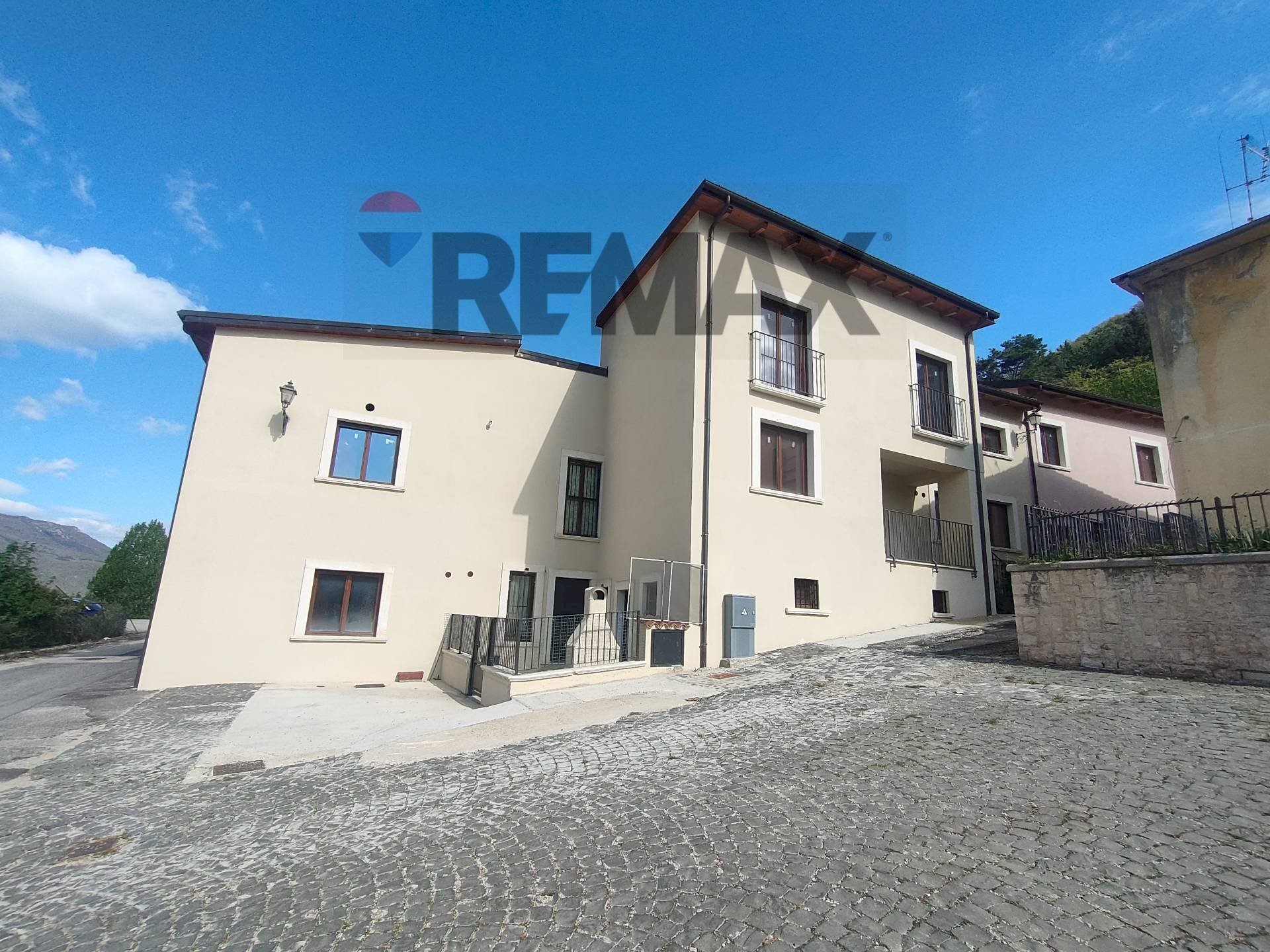 Casa all\'aperto - Semi-detached house VIALE RIMEMBRANZA
 
22, Fagnano Alto - photo 1
