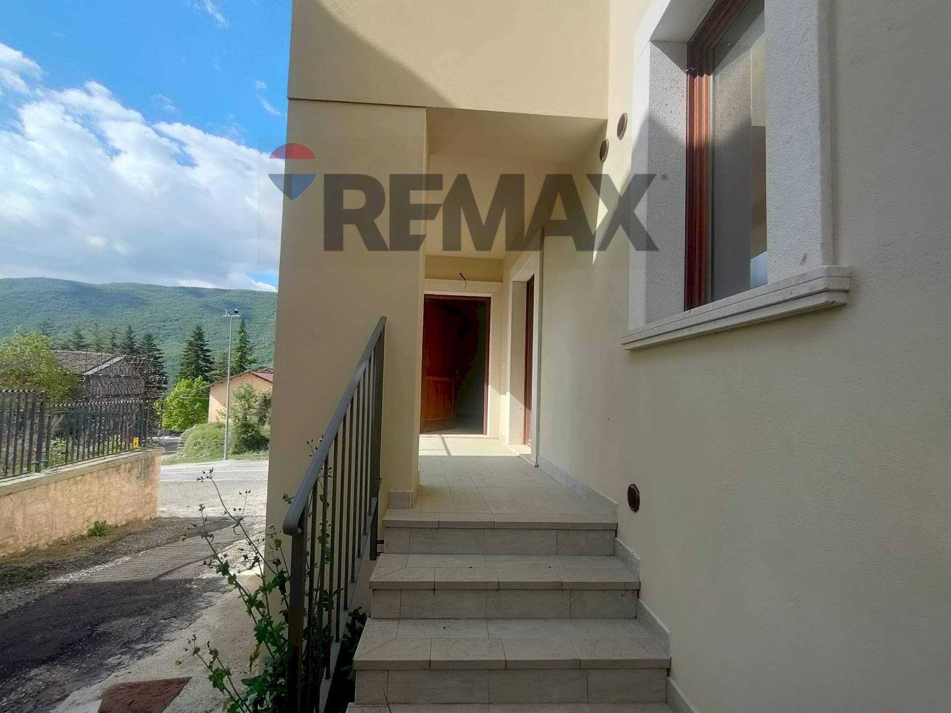 Scale - Semi-detached house VIALE RIMEMBRANZA
 
22, Fagnano Alto - photo 3
