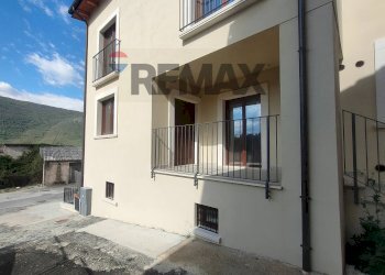 Edificio all\'aperto - Casa semi indipendente VIALE RIMEMBRANZA
 
22, Fagnano Alto - foto 2