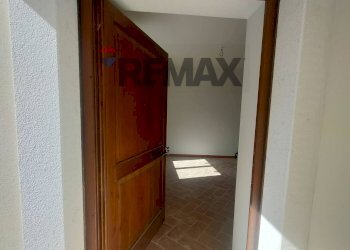 Hall / corridoio - Casa semi indipendente VIALE RIMEMBRANZA
 
22, Fagnano Alto - foto 5
