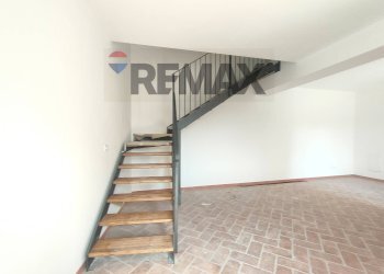 Scale - Casa semi indipendente VIALE RIMEMBRANZA
 
22, Fagnano Alto - foto 7