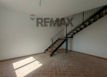Scale - Casa semi indipendente VIALE RIMEMBRANZA
 
22, Fagnano Alto - foto 9