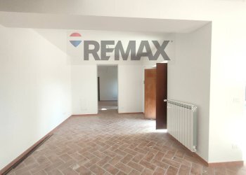 Stanza vuota - Casa semi indipendente VIALE RIMEMBRANZA
 
22, Fagnano Alto - foto 10
