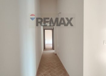 Hall / corridoio - Casa semi indipendente VIALE RIMEMBRANZA
 
22, Fagnano Alto - foto 15