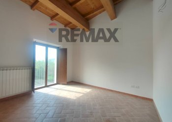 Stanza vuota - Casa semi indipendente VIALE RIMEMBRANZA
 
22, Fagnano Alto - foto 16