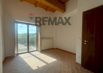 Stanza vuota - Casa semi indipendente VIALE RIMEMBRANZA
 
22, Fagnano Alto - foto 17