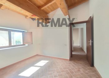 Stanza vuota - Casa semi indipendente VIALE RIMEMBRANZA
 
22, Fagnano Alto - foto 23