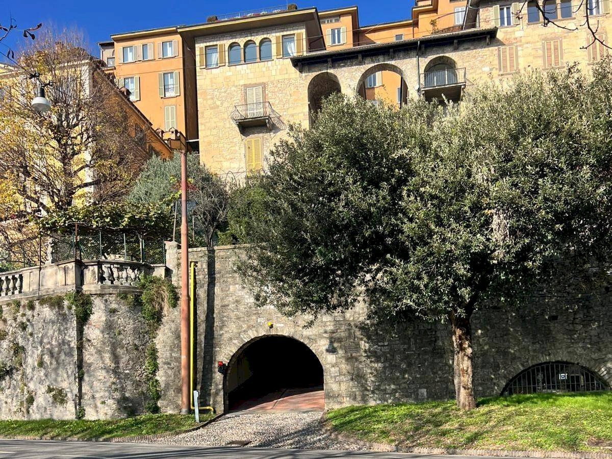 Edificio all\\\'aperto - Box Via San Giacomo
 
6, Bergamo - photo 1