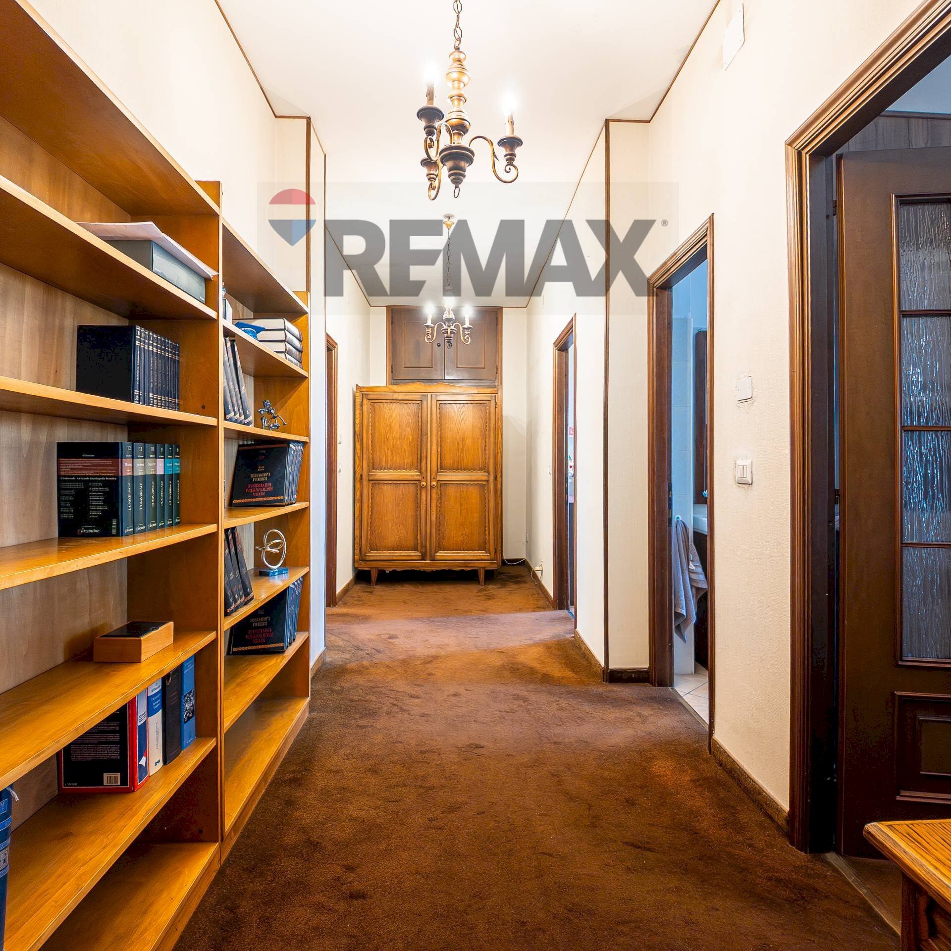 Hall / corridoio - Four-room apartment Alfieri
 
8, Orbassano - photo 2