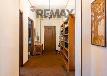 Hall / corridoio - Four-room apartment Alfieri
 
8, Orbassano - photo 3