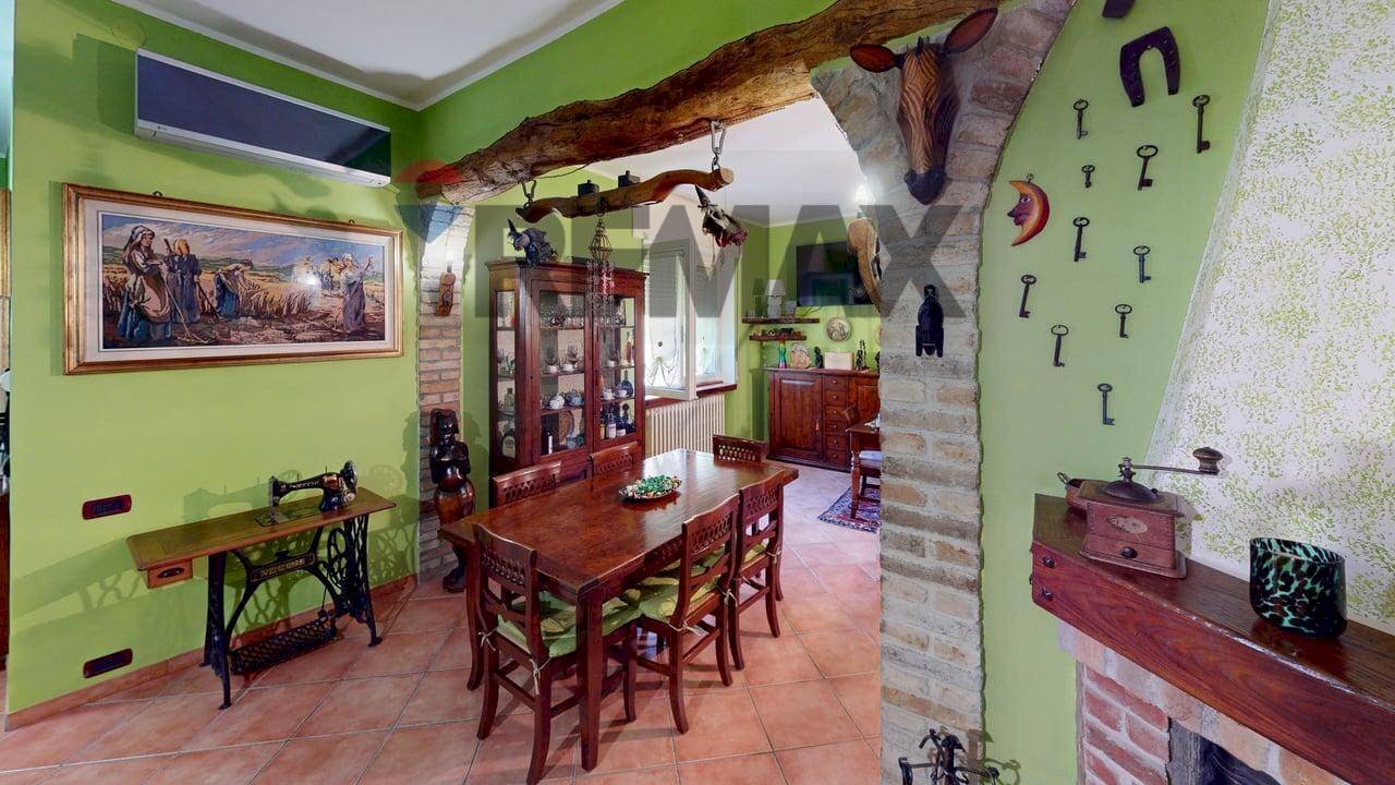Sala da pranzo - Quadrilocale Via Ferrini
 
3, Pavia - foto 2