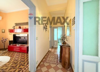 Hall / corridoio - Semi-detached house via Brichetti
 
22, Pavia - photo 12