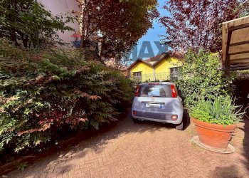 Parcheggio - Semi-detached house via Brichetti
 
22, Pavia - photo 32