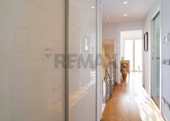Hall / corridoio - Villa Alessandro Laurinsich
 
17, Parma - photo 19