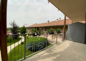 Balcone - Four-room apartment Via Sant'Isidoro
 
1, Bogogno - photo 8