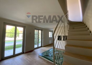 Scale - Two-room apartment Via Sant'Isidoro
 
1, Bogogno - photo 8