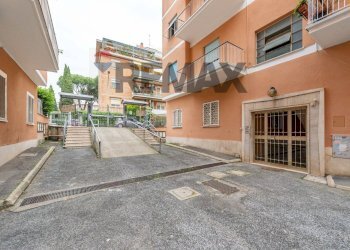 Edificio all\'aperto - Trilocale Via Diano Marina
24, Roma - foto 1