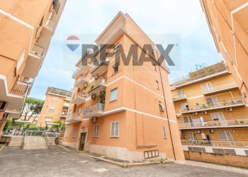 Edificio all\'aperto - Trilocale Via Diano Marina
24, Roma - foto 2