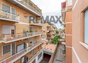 Edificio all\'aperto - Trilocale Via Diano Marina
24, Roma - foto 12