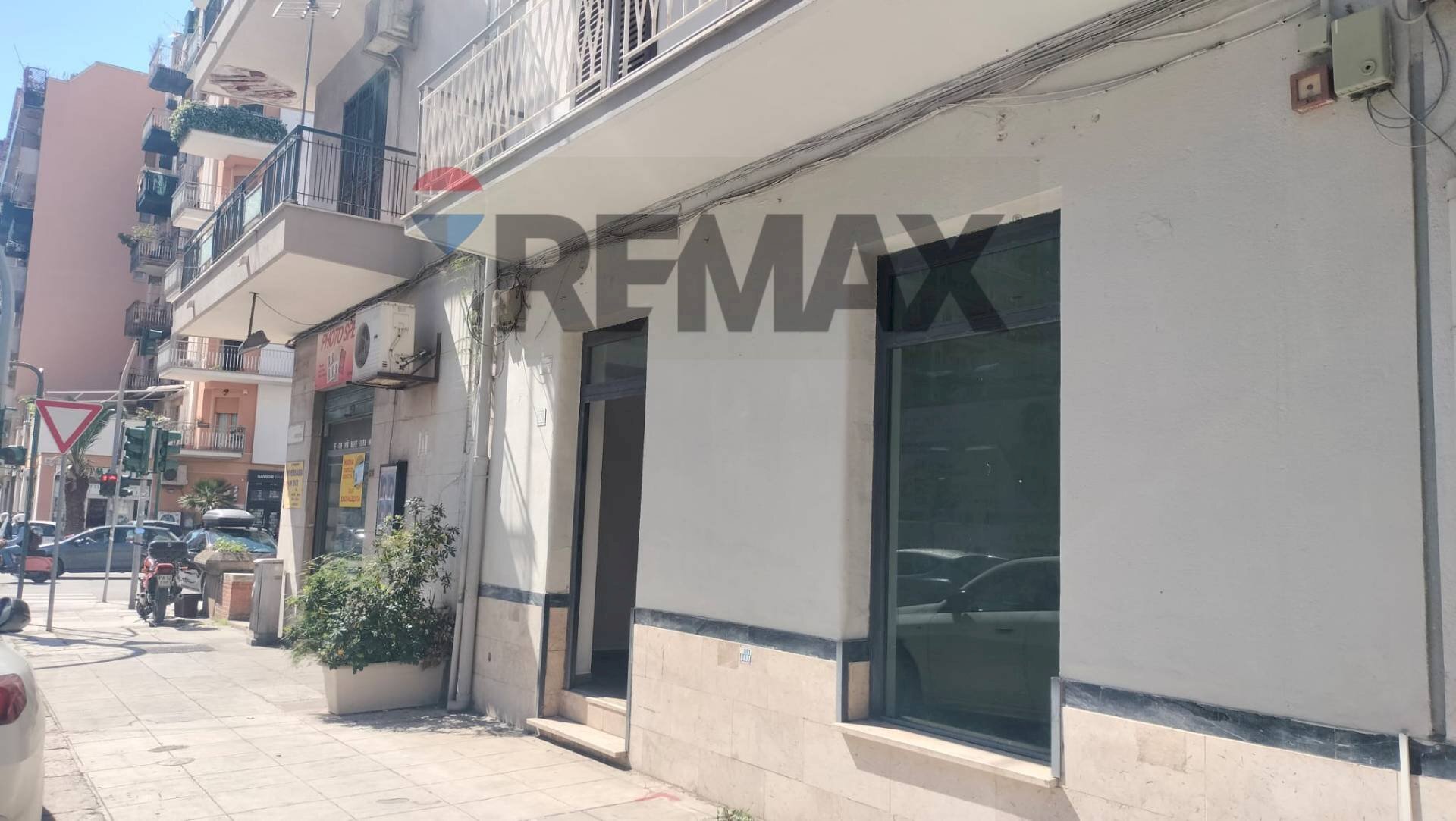 Edificio all\'aperto - Shop via Sampolo
 
326- 328, Palermo - photo 1