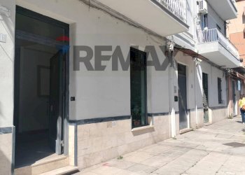 Edificio all\'aperto - Shop via Sampolo
 
326- 328, Palermo - photo 2
