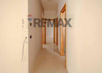 Hall / corridoio - Three-room apartment Via Luigi Settembrini
 
15, Bitonto - photo 6