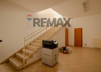 Scale - Three-room apartment Via Luigi Settembrini
 
15, Bitonto - photo 16