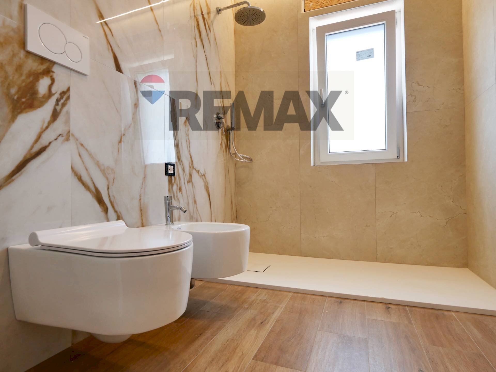Bagno - Trilocale Via Daunia
 
5, Bari - foto 1