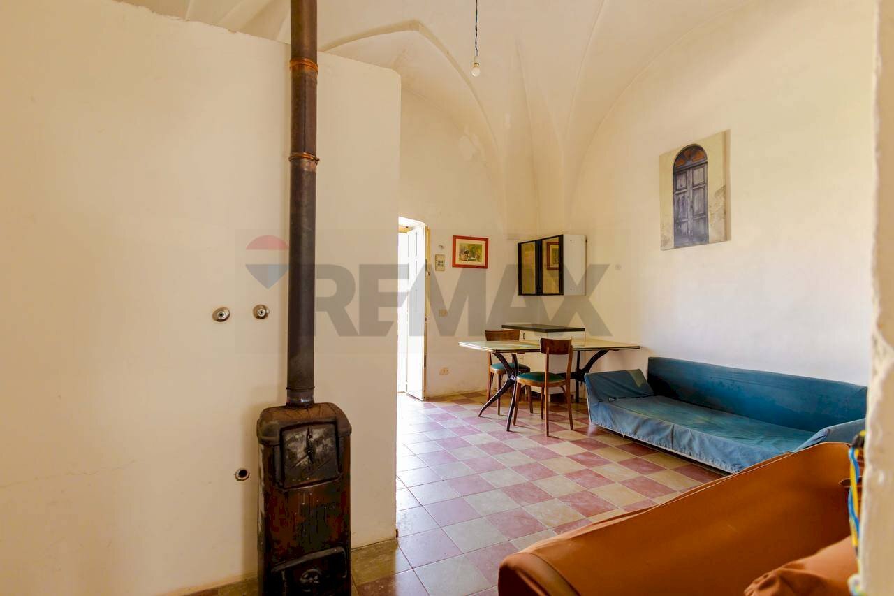 Sala da pranzo - Villa Via Salita Lucarelli
 
65, Crispiano - photo 2